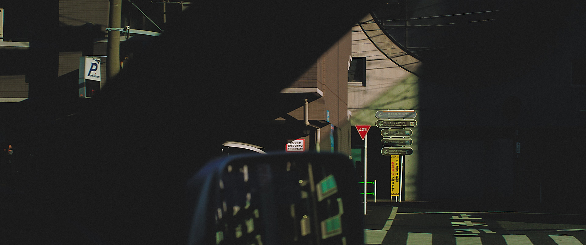 DRIVES IN TOKYO WITH THE CAMERA