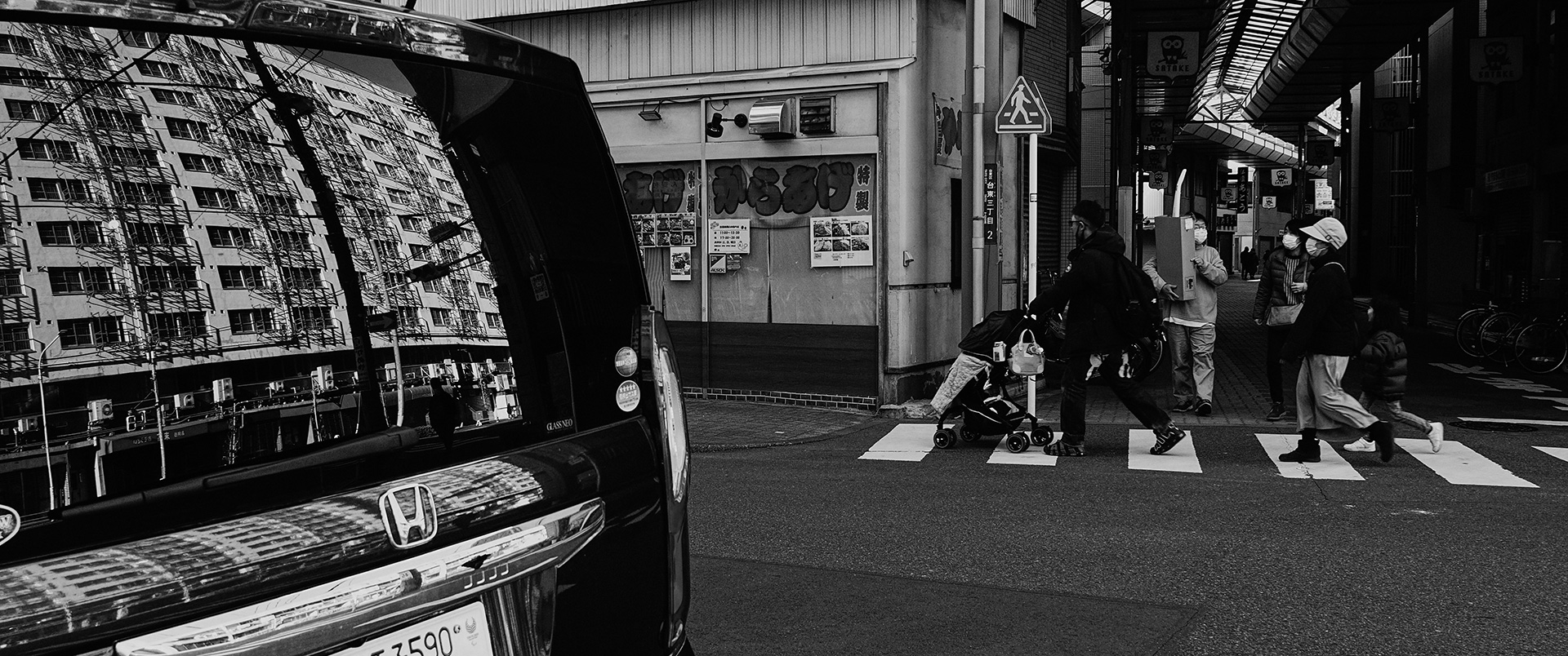 PHOTOWALKS IN TOKYO: black and white street photography