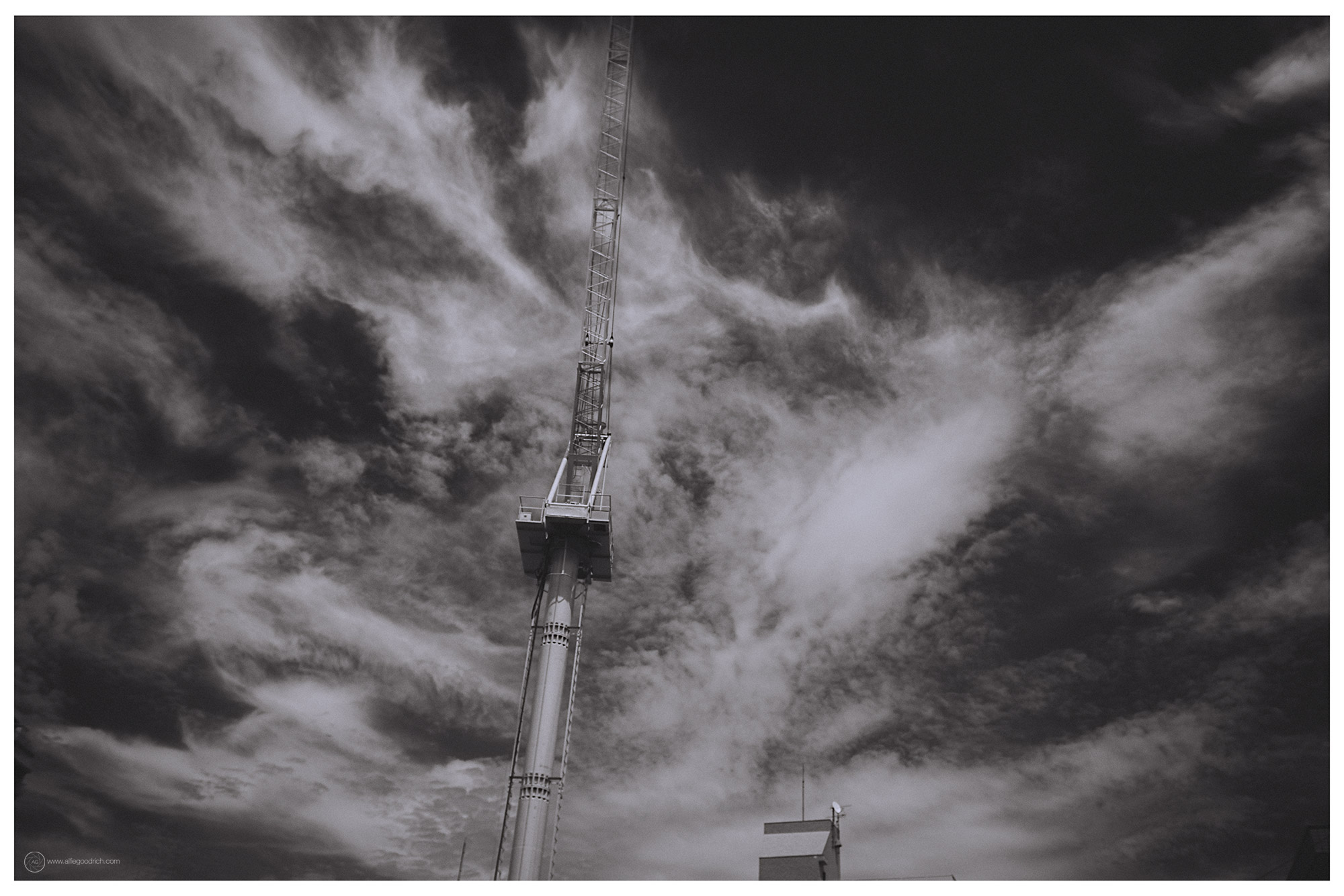 Shots from the car window: Ota-ku, infrared edition