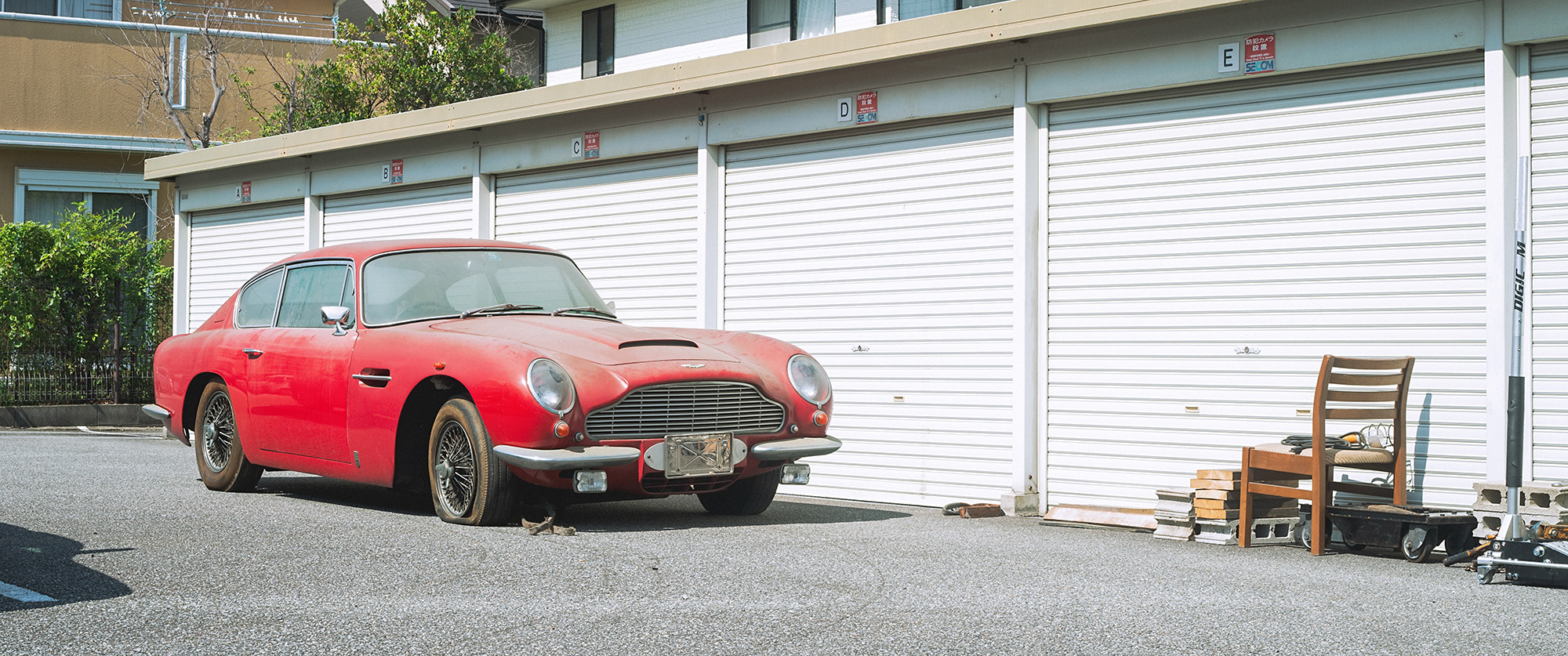 Automotive photography in Japan: The Barn Find Aston Martin DB6